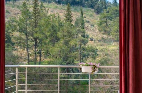 Elassona Condo | Jayne’s Rooms - Elassona View Central Getaway