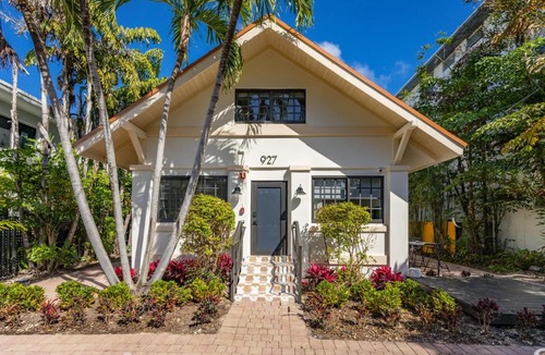 Flamingo/Lummus Apartment | Jefferson Avenue Suites