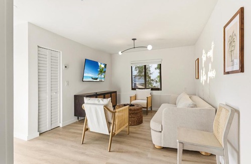 Flamingo/Lummus Apartment | Jefferson Avenue Suites
