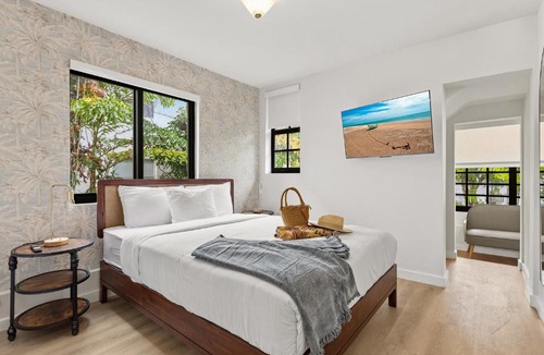 Flamingo/Lummus Apartment | Jefferson Avenue Suites