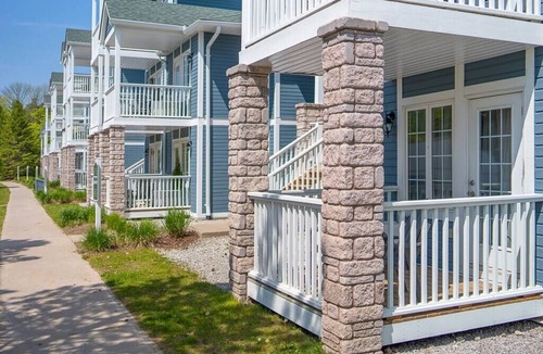 Oro-Medonte Apartment | Jr Club Suite: Kitchenette, Pool, HotTub, Gym, BBQ