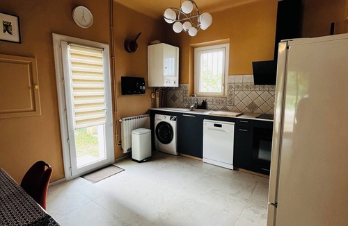 Monteux House | Just 8 minutes from Parc Spirou Provence.