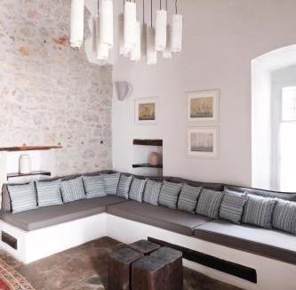 idhra House | Keresbino Hydra Manor House