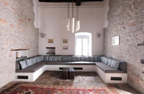 idhra House | Keresbino Hydra Manor House