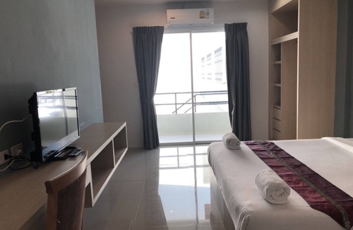 Bang Tao House | Khao Oat Airport