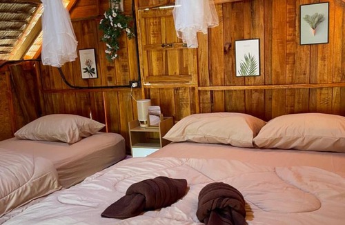 Ban Ta Khun House | Khao Phang Camping