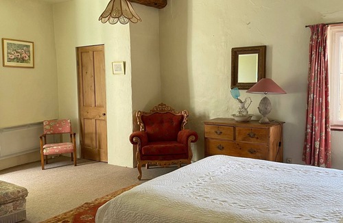 Sauzet Bed & Breakfast | King’s room with Pool and Garden