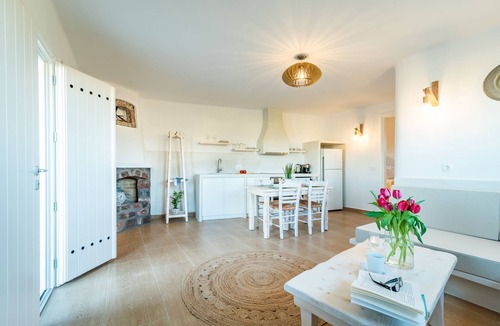 Vlychada Villa | Klimata House - Private Hot Tub Pool & BBQ Villa