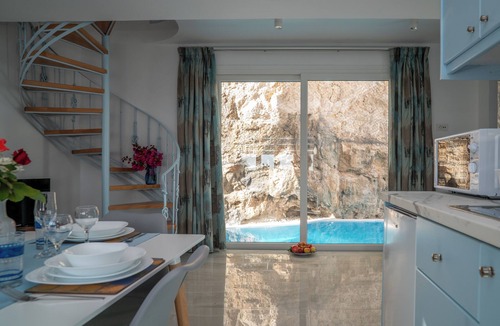 Ormos Koumeikon Hotel | Kontemare Seascape