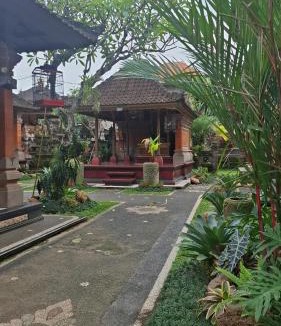 Kedewatan House | Kumpi guest house