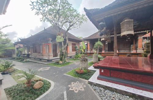 Kedewatan House | Kumpi guest house
