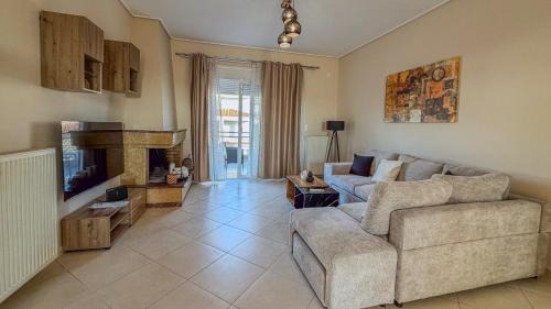 Isthmia Apartment | Kyras Vrysi Retreat Mountain Views & BBQ