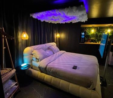 Aubagne Hotel | L'écrin Secret Suite & NETFLIX Aubagne-Cassis-Marseille