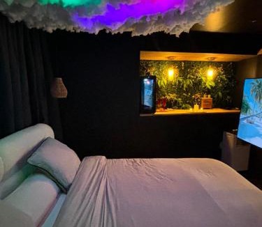 Aubagne Hotel | L'écrin Secret Suite & NETFLIX Aubagne-Cassis-Marseille