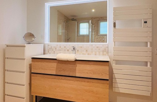 Crest Apartment | L'Accalmie - Résidence calme, Plein centre, Plain pied