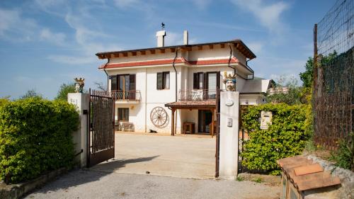 Giffoni sei Casali Bed & Breakfast | L'Arcadia