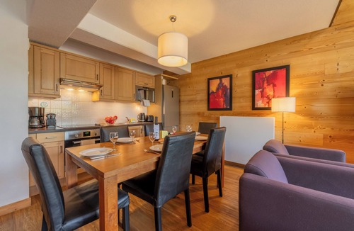 Vallorcine Apartment | l'Ours Bleu A35 Ski-In at Vallorcine| Shared Pool, Gym & Wellness, Vallorcine (Argentiere), France