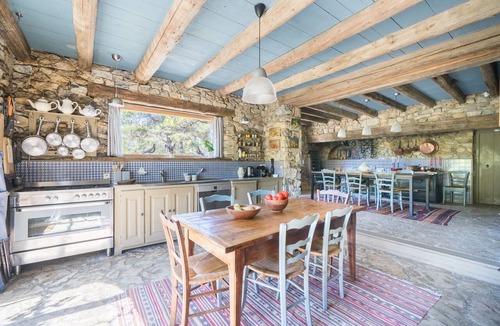 Suze House | La Bégude - En pleine nature avec piscine privée