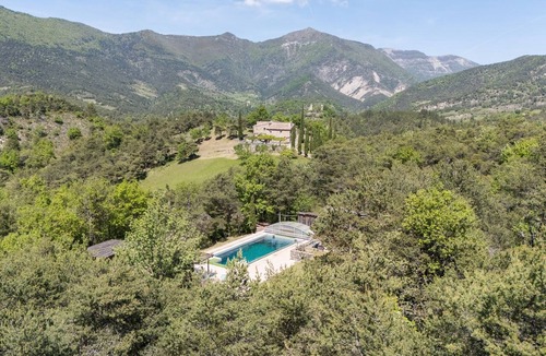 Suze House | La Bégude - En pleine nature avec piscine privée
