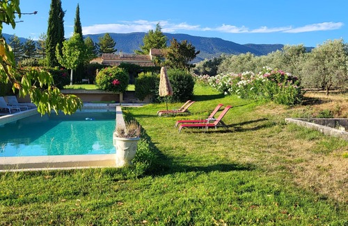 Cucuron Apartment | La Bastide des Vasses/L atelier - Romantic & cosy hideaway (3 pax maximum)