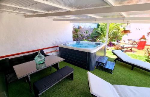 Las Cuevas House | La Casa de Lucy & Karin