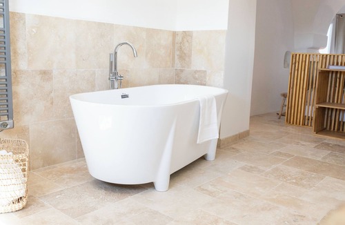Lancon-Provence Bed & Breakfast | La Chambre des Secrets des Terres d Amélie