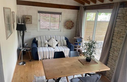 Les 3 Ponts Bed & Breakfast | La Chambre Haute, spa et jardin extérieur à Nîmes