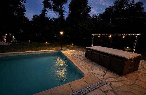 Saint-Paul-en-Foret Apartment | La Cigale- Rez de villa avec piscine et jaccuzzi
