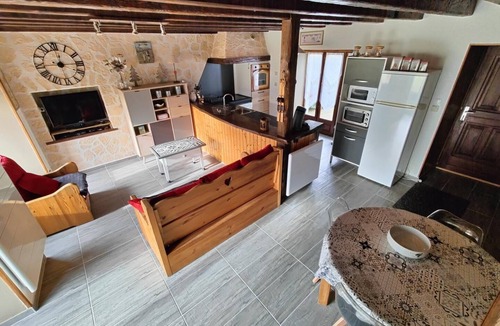 Besse-en-Chandesse House | La Couze - BESSE ET SAINT ANASTAISE