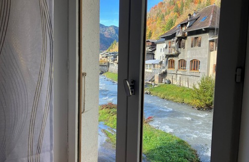Sixt-Fer-a-Cheval Apartment | "La Faverge", a modern, warm 60m2 apartment in the L'eau vive chalet