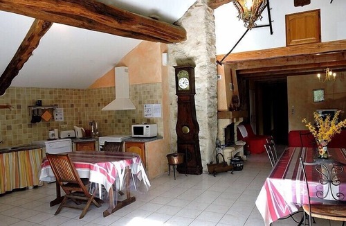 Montredon-Labessonnie Cottage | La Fenial, a spacious stone cottage, accessible to people with disabilities, with air conditioning, nestled in the heart of nature
