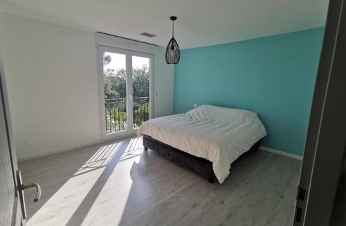 Velleron House | La Maison Dans la Colline
