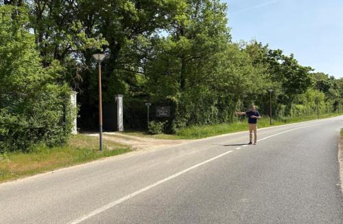 Le Subdray Apartment | La maison des romans du Château du Sollier - Charme Calme Confort Climatisation - à 5mn du péage de Bourges à la campagne - stationnement privé -Panette Collection