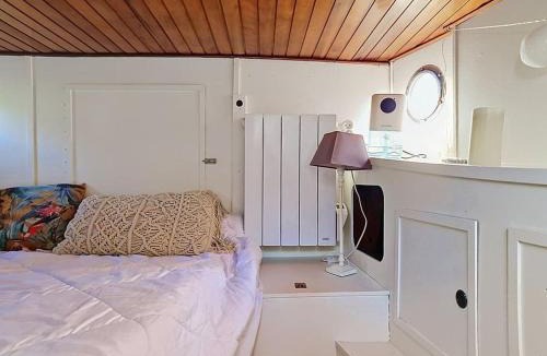 Valence Boat Rental | La Peniche - Logement insolite- Parking