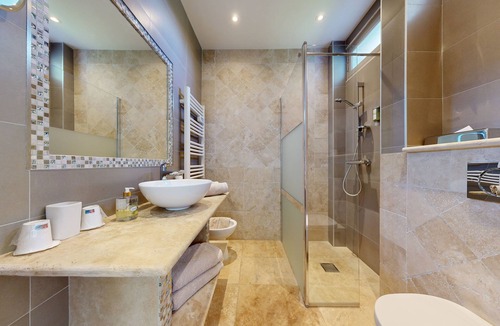 Tourtour House | La Petite Auberge
