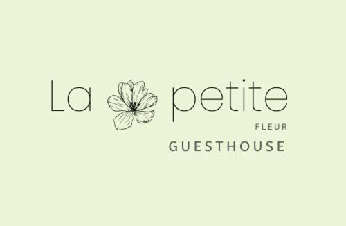 Xylokastron Apartment | La Petite Fleur Studio