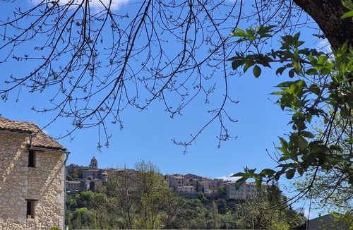 Sault House | La Robine, Charming house in Provence. Garden and terrace on the banks of the Nesque river