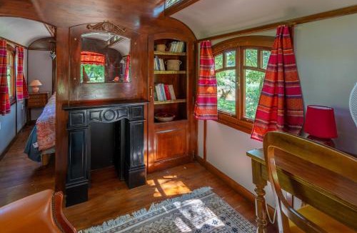 Grignan House | La Roulotte Authentique