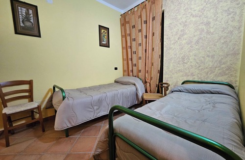 Senerchia House | LA ROVERELLA FARMHOUSE ROOM 1