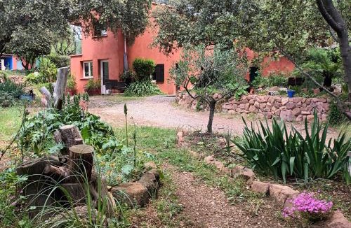 Puget-Ville Apartment | La Salamandre,Charmant T2 Calme et nature à Puget-Ville