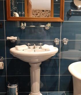Montmeyan Bed & Breakfast | La Tour d'Enguerne