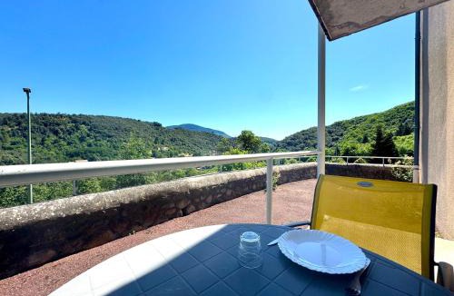 Meyras Apartment | La Vallée Appartement 30 - Thermes Neyras les Bains