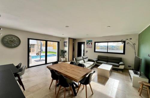Mazan Villa | La Villa de Jéna