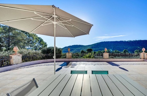 Salernes Villa | LA VILLA PERGOLA SALERNES, charming residence in Provence Verte