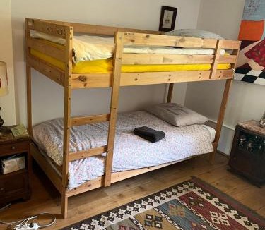Monts et Vallees Ouest Creuse Bed & Breakfast | labalade chambre pelerin