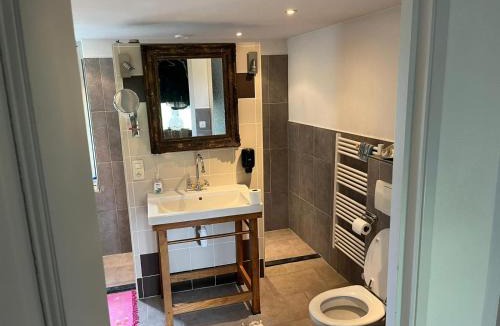 Monts et Vallees Ouest Creuse Bed & Breakfast | labalade chambre pelerin