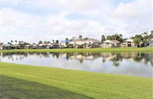 Lake Berkley Villa | Lake Berkley 5 bedroom 3 bath villa near Disneyland
