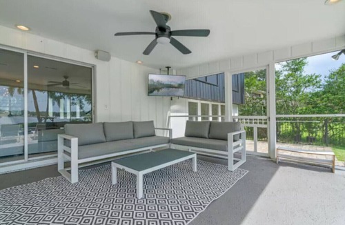 Southwest Orlando House | Lake House + Pool, Dock, Walk to Universal Studios