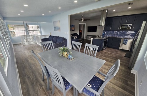 Winter Haven House | Lakefront 3 story 5/3 bungalo with huge yard, great views, a firepit and a dock.