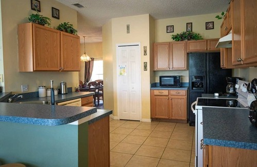 Crescent Lakes Villa | Lakefront Bliss: Private Pool & Spa – 25 Mins to Disney!